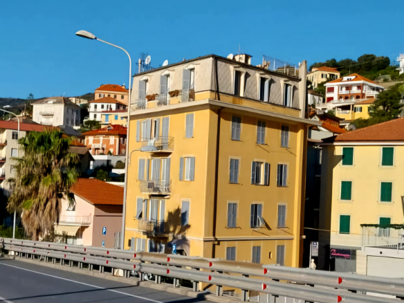 Quadrilocale zona Mola, Varazze
