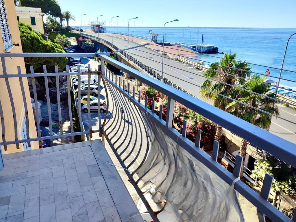 Quadrilocale zona Mola, Varazze