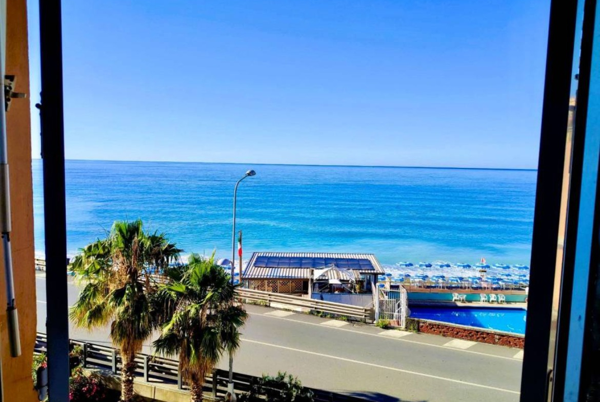 Quadrilocale zona Mola, Varazze