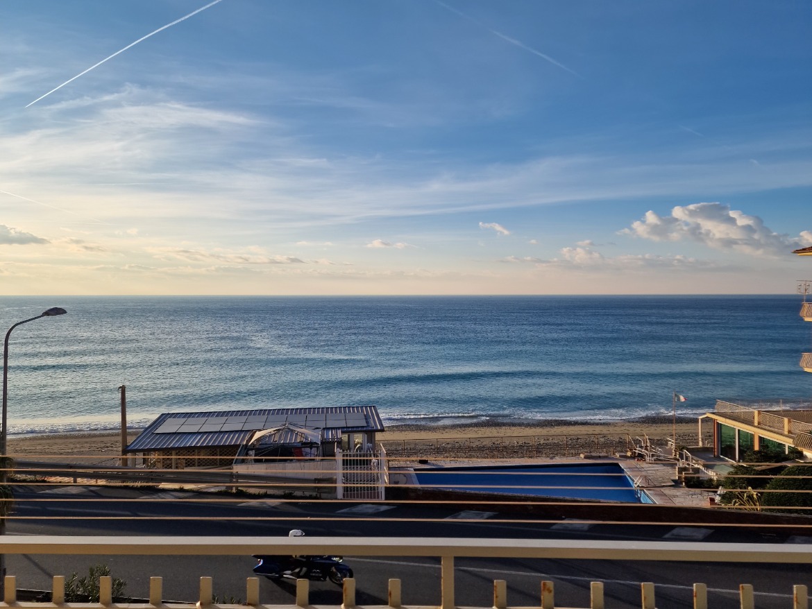 download Quadrilocale zona Mola, Varazze