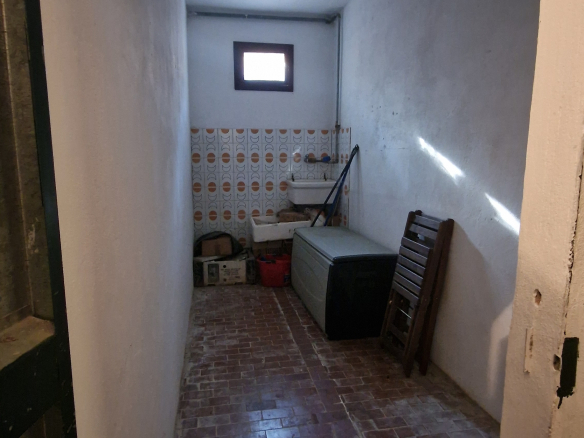 Vendesi bilocale in Via Delfino, Varazze