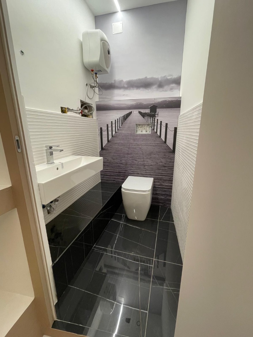 Bagno Vendiamo Muri negozio, Varazze