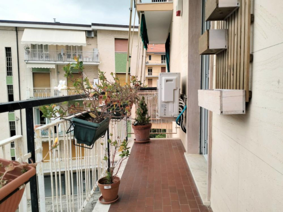 Trilocale ristrutturato vista mare, Varazze