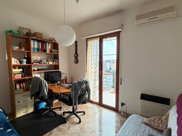 Trilocale vista mare con box, Varazze