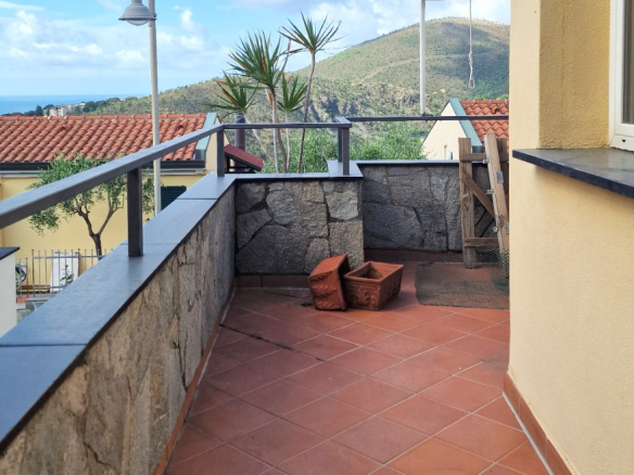 Villetta a schiera vista mare, con box auto e cantina, Cogoleto