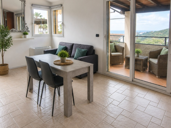 Villetta a schiera vista mare, con box auto e cantina, Cogoleto