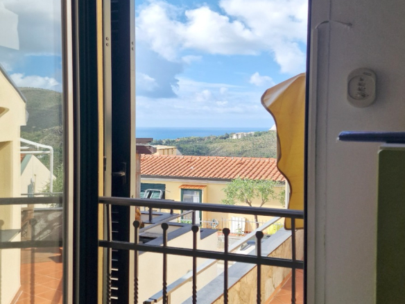 Villetta a schiera vista mare, con box auto e cantina, Cogoleto