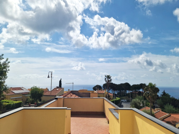 Villetta a schiera vista mare, con box auto e cantina, Cogoleto