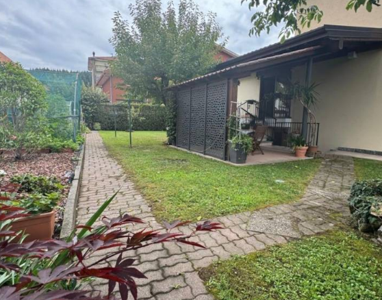 Villa indipendente con ampio giardino, Induno Olona