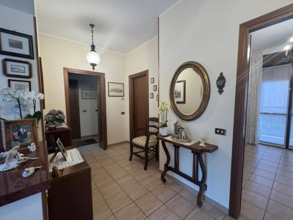 Villa indipendente con ampio giardino, Induno Olona