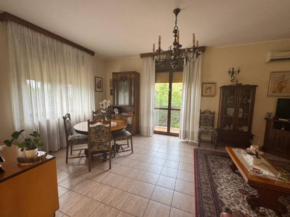 Villa indipendente con ampio giardino, Induno Olona