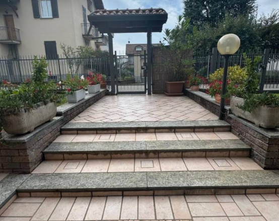 Villa indipendente con ampio giardino, Induno Olona