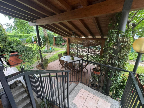 Villa indipendente con ampio giardino, Induno Olona