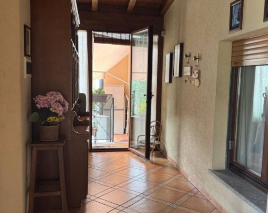 Villa indipendente con ampio giardino, Induno Olona
