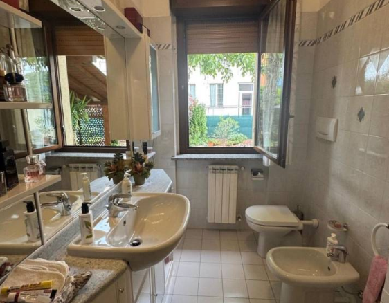 Villa indipendente con ampio giardino, Induno Olona