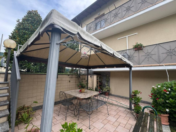 Villa indipendente con ampio giardino, Induno Olona