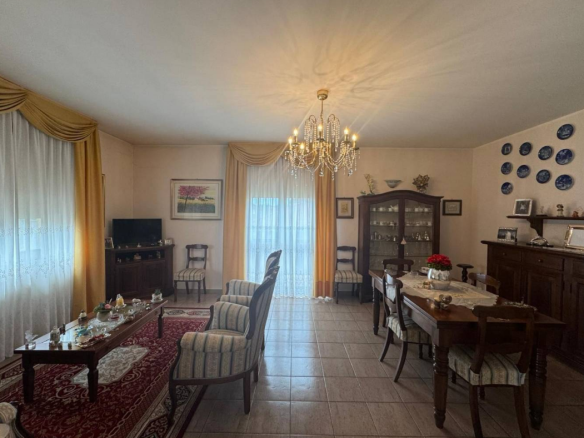 Villa indipendente con ampio giardino, Induno Olona