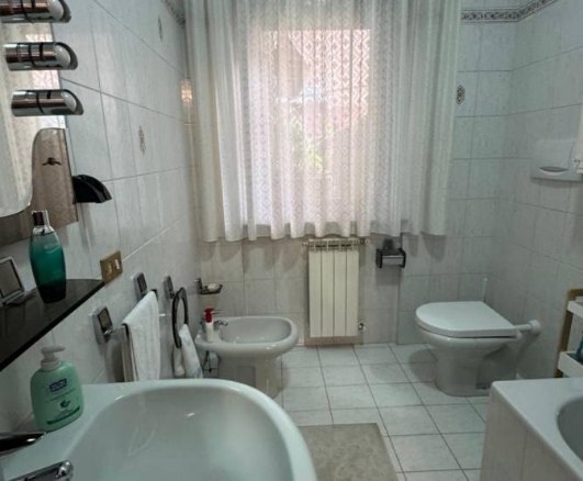 Villa indipendente con ampio giardino, Induno Olona