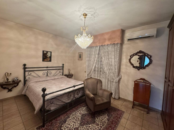 Villa indipendente con ampio giardino, Induno Olona