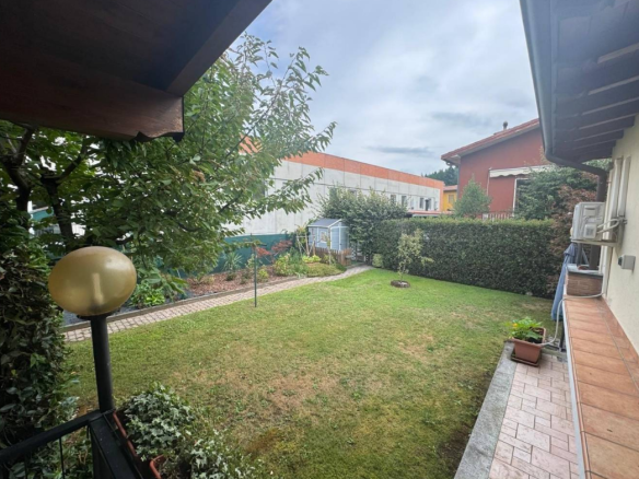 Villa indipendente con ampio giardino, Induno Olona