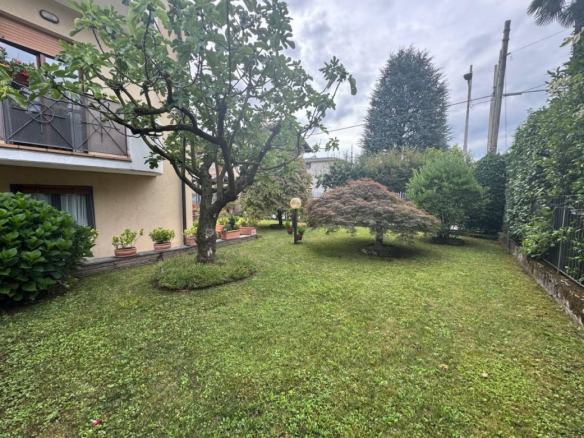 Villa indipendente con ampio giardino, Induno Olona