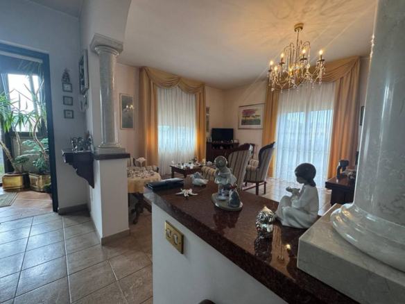Villa indipendente con ampio giardino, Induno Olona