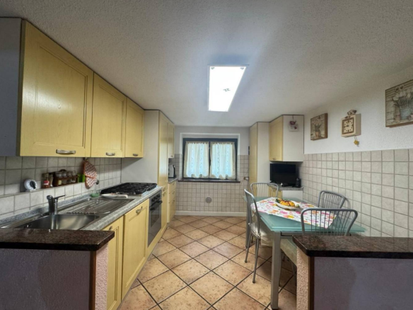 Villa indipendente con ampio giardino, Induno Olona