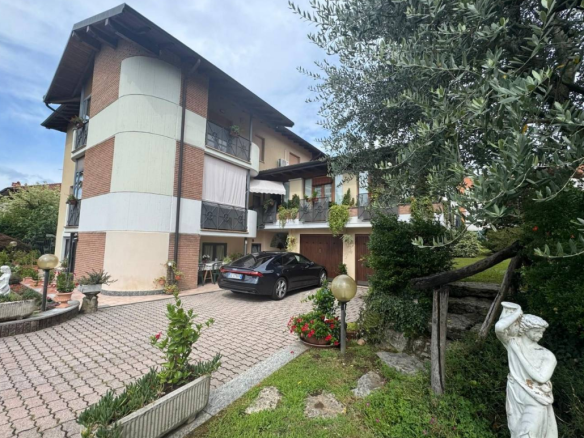 Villa indipendente con ampio giardino, Induno Olona