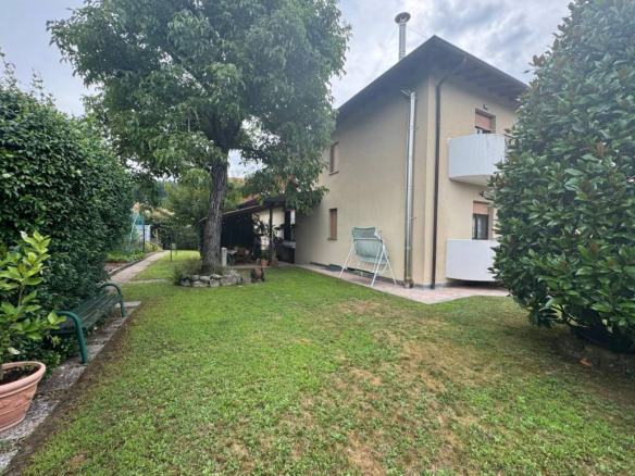 Villa indipendente con ampio giardino, Induno Olona
