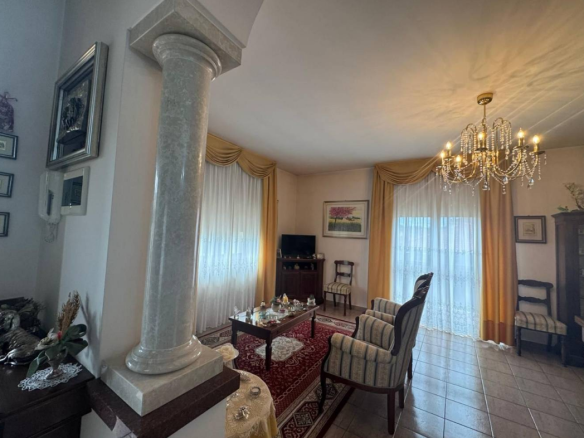 Villa indipendente con ampio giardino, Induno Olona
