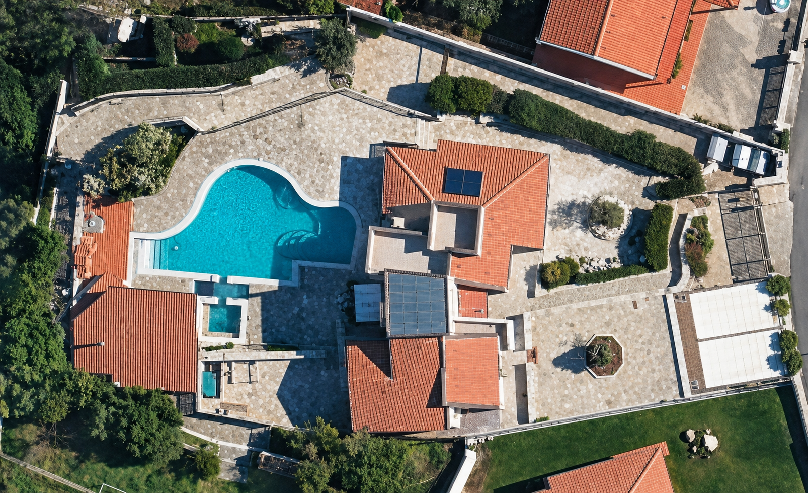 Vista aerea Villa con piscina, box e vista mare, Località Beuca – Cogoleto