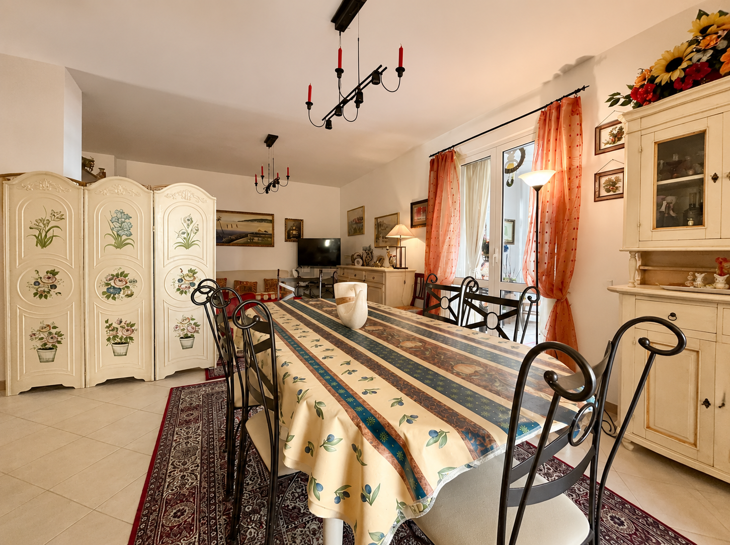 011 Quadrilocale con giardino, cantina e posto auto, Varazze