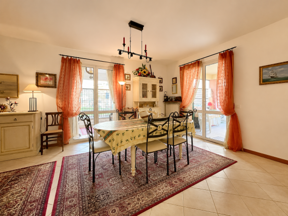 Quadrilocale con giardino, cantina e posto auto, Varazze