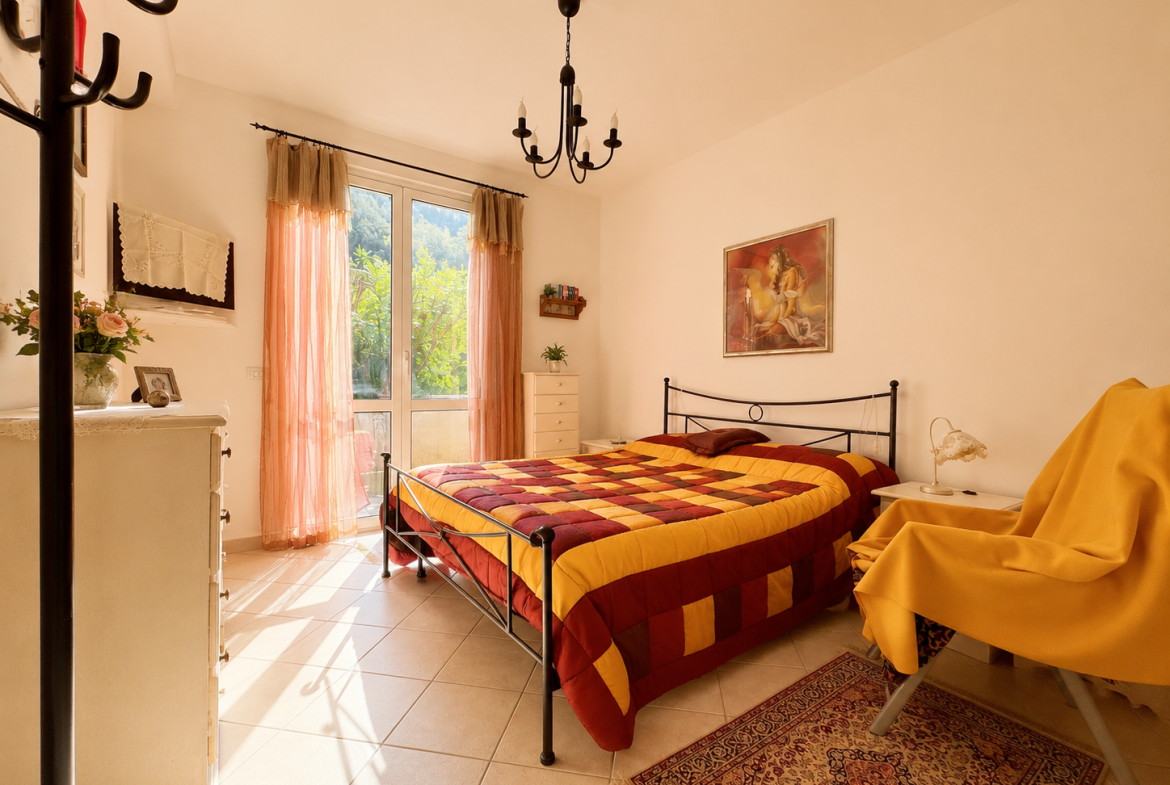 Quadrilocale con giardino, cantina e posto auto, Varazze