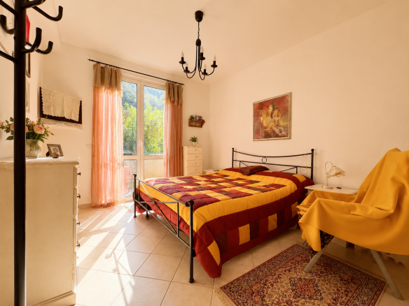 Quadrilocale con giardino, cantina e posto auto, Varazze