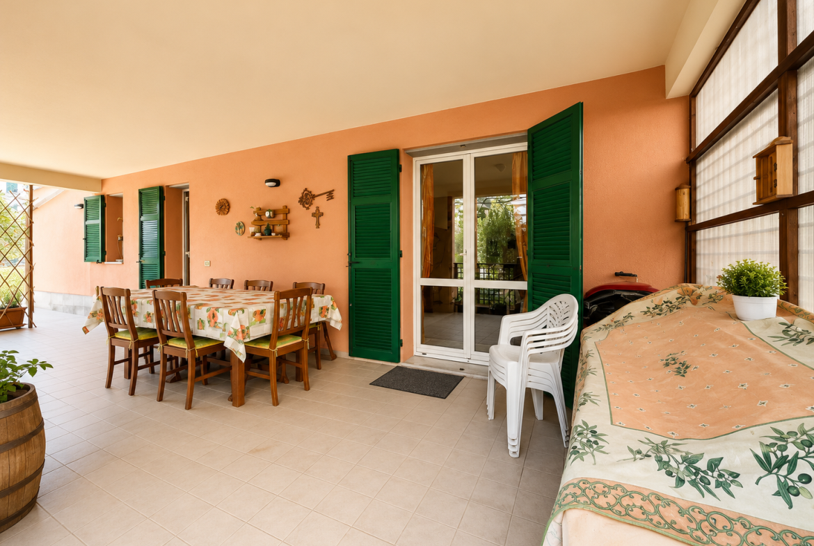 Quadrilocale con giardino, cantina e posto auto, Varazze