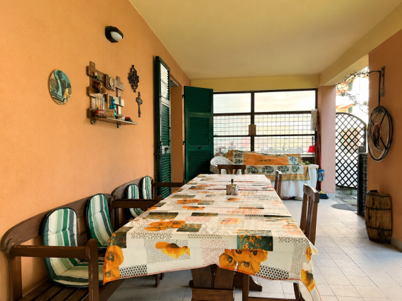 Quadrilocale con giardino, cantina e posto auto, Varazze