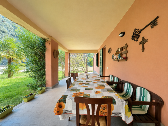 Quadrilocale con giardino, cantina e posto auto, Varazze