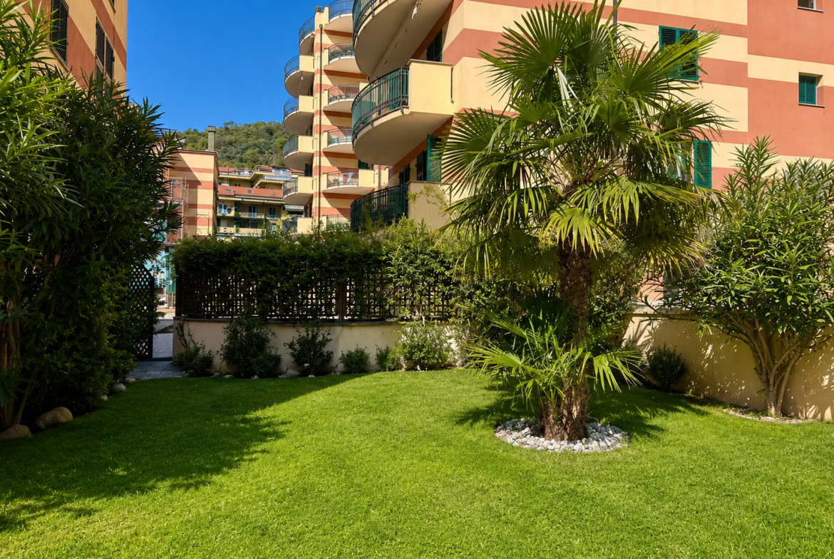 Quadrilocale con giardino, cantina e posto auto, Varazze