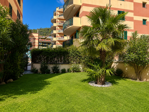 Quadrilocale con giardino, cantina e posto auto, Varazze
