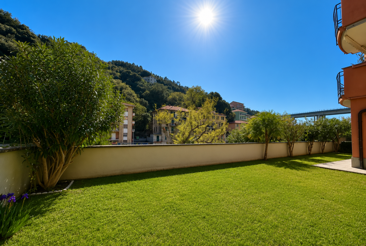 Quadrilocale con giardino, cantina e posto auto, Varazze