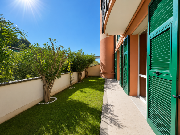 Quadrilocale con giardino, cantina e posto auto, Varazze