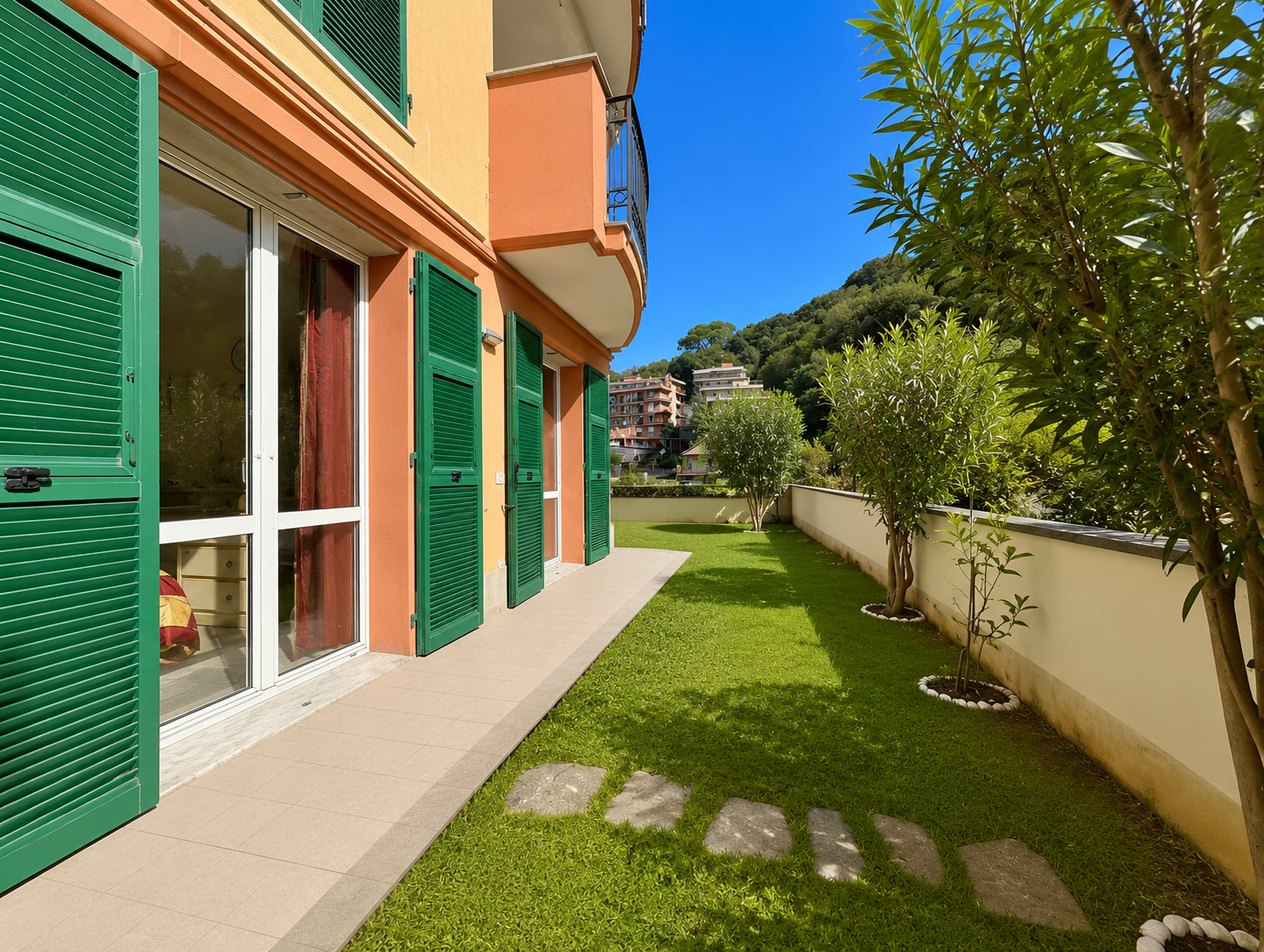 043 Quadrilocale con giardino, cantina e posto auto, Varazze