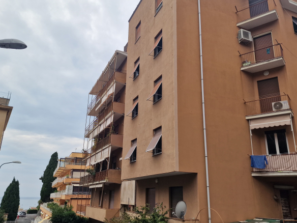 Ampio trilocale ristrutturato, Varazze