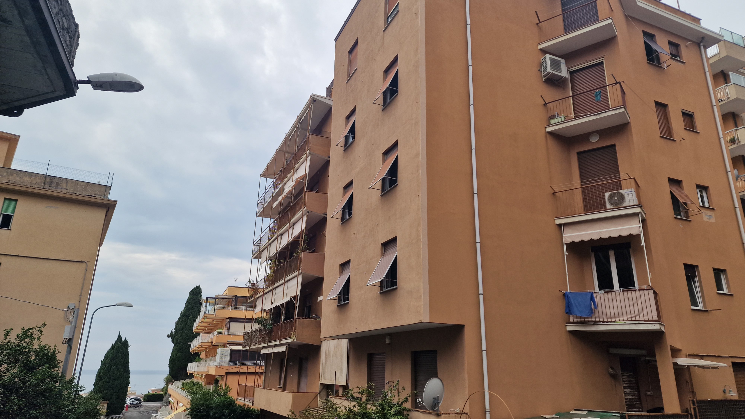 Ampio trilocale ristrutturato, Varazze
