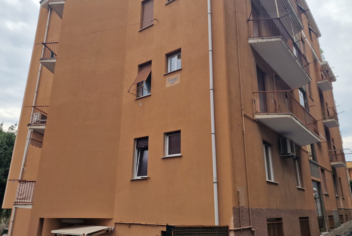 Ampio trilocale ristrutturato, Varazze