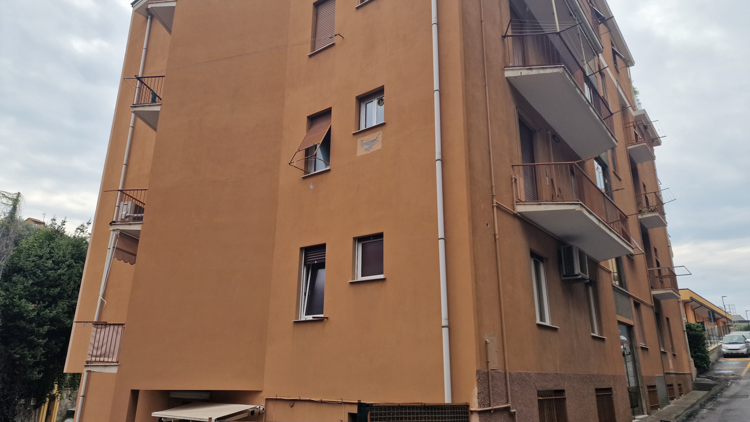 Ampio trilocale ristrutturato, Varazze