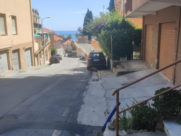 Ampio trilocale ristrutturato, Varazze