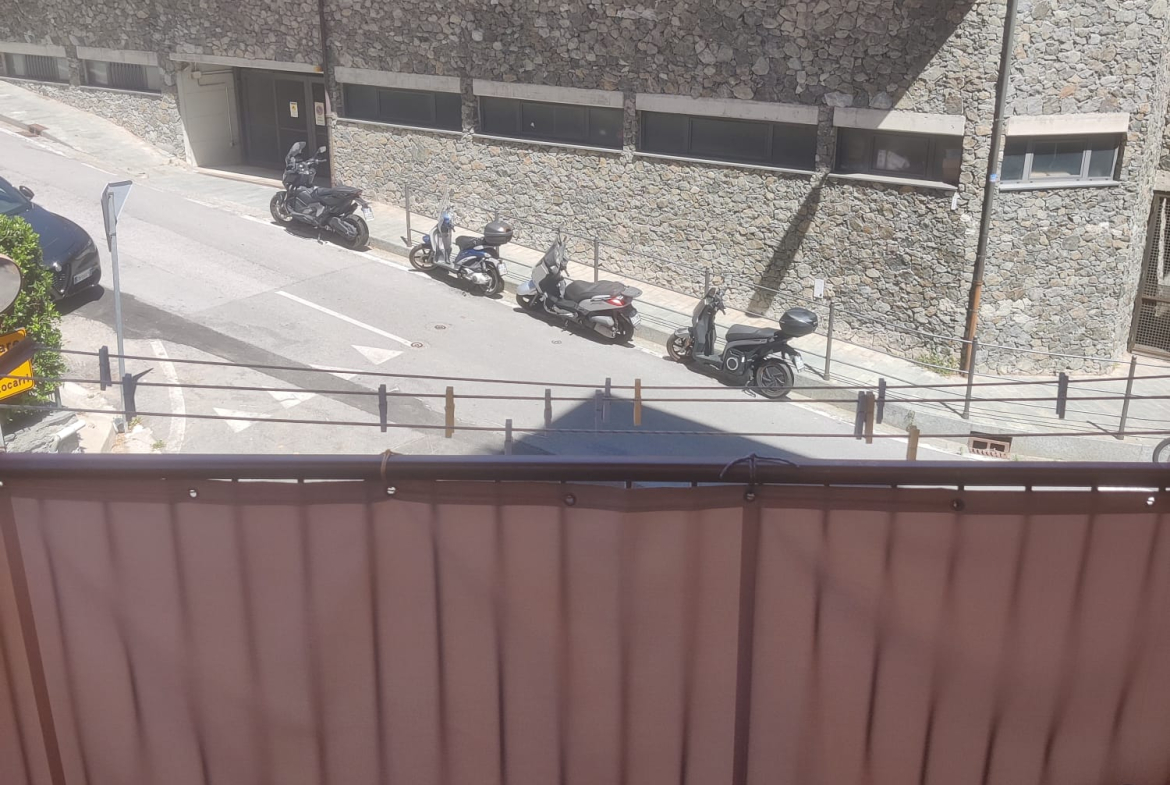 Ampio trilocale ristrutturato, Varazze