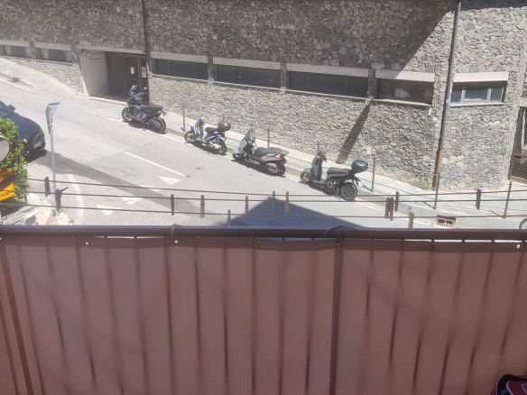 Ampio trilocale ristrutturato, Varazze